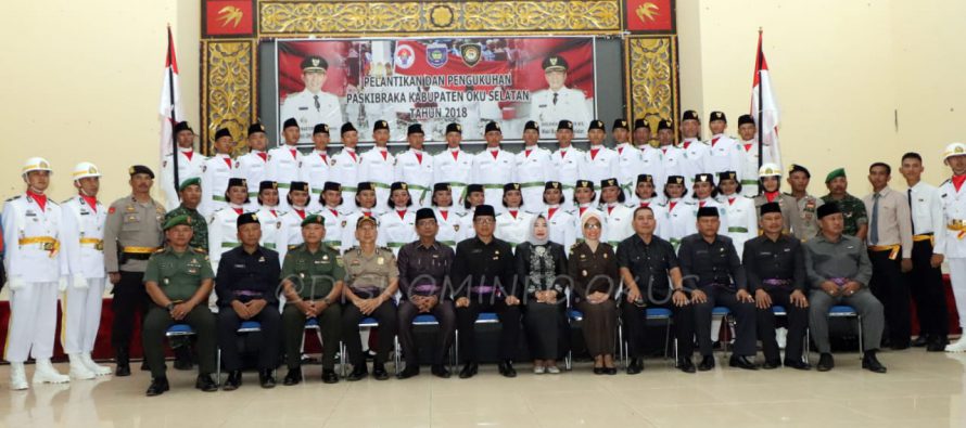 SEKDA OKU SELATAN LANTIK DAN KUKUHKAN 33 CALON PASUKAN PENGIBAR DUPLIKAT BENDERA PUSAKA KABUPATEN OKU SELATAN TAHUN 2018