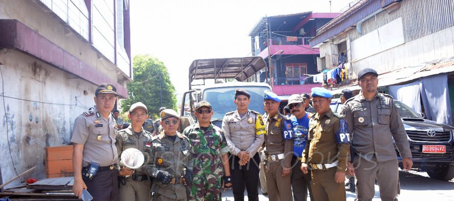 DEMI KENYAMANAN MASYARAKAT DALAM BERLALU LINTAS POL PP TERTIBKAN PEDAGANG PKL