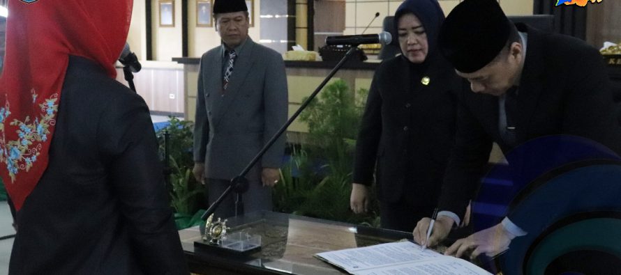 SIDANG PARIPURNA ISTIMEWA DPRD KABUPATE OKU SELATAN DALAM RANGKA PERESMIAN PENGANGKATAN DAN PEMBERHENTIAN ANGGOTA DPRD KABUPATEN OKU SELATAN PENGGANTI ANTAR WAKTU