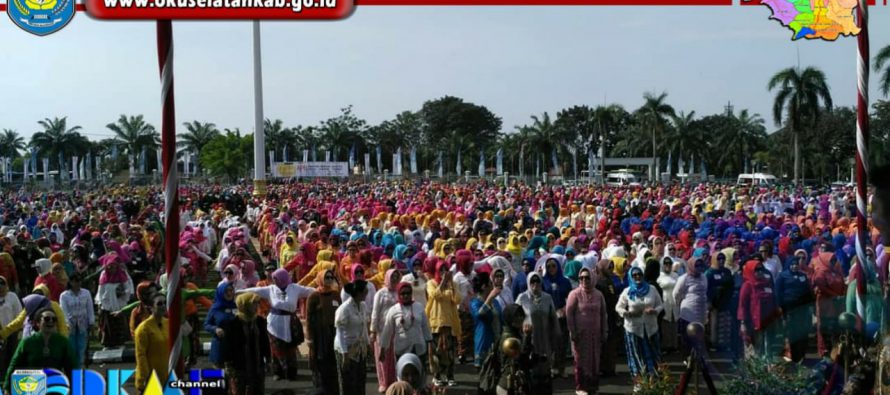 KETUA TP PKK OKU SELATAN IKUTI REKOR MURI APEL PEREMPUAN BERKEBAYA DAN BERKAIN JUMPUTAN DALAM RANGKA MEMPERINGATI HARI KARTINI DI GRIYA AGUNG PALEMBANG