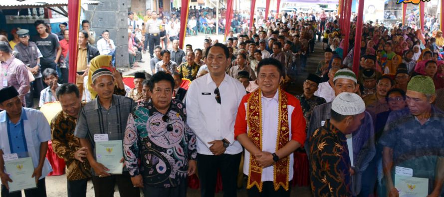 KUNKER GUBERNUR DALAM RANGKA SILATURAHMI DENGAN MASYARAKAT DI DUA KECAMATAN KABUPATEN OKUS