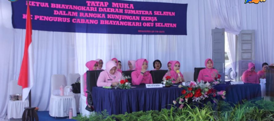 USAI TATAP MUKA BERSAMA PENGURUS CABANG BHAYANGKARI OKU SELATAN, KETUA BHAYANGKARI POLDA SUMSEL BERWISATA AIR DI DANAU RANAU