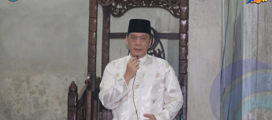 WAKIL BUPATI OKU SELATAN BERIKAN BANTUAN KEPADA ANAK YATIM PIATU DAN BANTUAN  MASJID, PADA SAFARI RAMADAN 1440 H PEMKAB OKU SELATAN DI DESA ULU DANAU KECAMATAN SINDANG DANAU