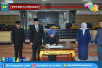 KETUA DPRD TANDA TANGANI SURAT KEPUTUSAN  REKOMENDASI DPRD, SIDANG PARIPURNA DPRD KABUPATEN OKU SELATAN DALAM RANGKA PEMBAHASAN LKPJ KEPALA DAERAH KAB. OKUS TAHUN ANGGARAN 2018 RESMI DITUTUP