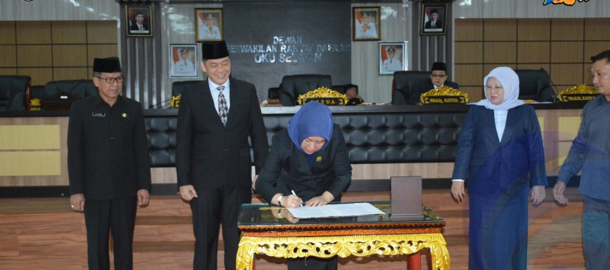 KETUA DPRD TANDA TANGANI SURAT KEPUTUSAN  REKOMENDASI DPRD, SIDANG PARIPURNA DPRD KABUPATEN OKU SELATAN DALAM RANGKA PEMBAHASAN LKPJ KEPALA DAERAH KAB. OKUS TAHUN ANGGARAN 2018 RESMI DITUTUP