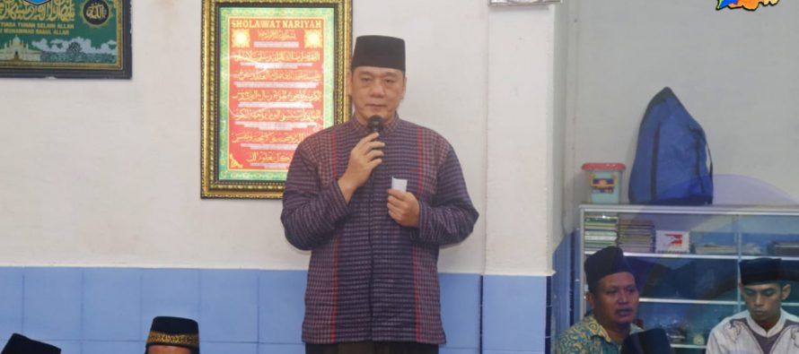 SAFARI RAMADAN 1440 H DI DESA SIRING ALAM KECAMATAN KISAM ILIR, WABUP OKU SELATAN SERAHKAN SK DARI GUBERNUR SUMSEL UNTUK P2UKD