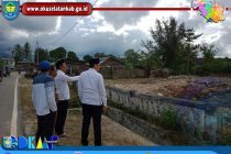 BUPATI DAN WAKIL BUPATI  OKU SELATAN TINJAU LANGSUNG PEMBONGKARAN DAN PEMERATAAN RENCANA LOKASI PEMBANGUNAN PUSAT KULINER DAN CENDRAMATA DI BANDING AGUNG