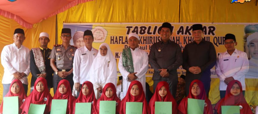HADIRI TABLIGH AKBAR HAFLAH AKHIRUSANAH DAN KHOTMIL QURAN DI PONPES AL-ANWAR SIMPANG SENDER, BUPATI : PONDOK PESANTREN WUJUDKAN VISI OKU SELATAN “RELIGIUS”