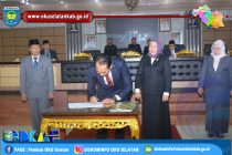 BUPATI OKU SELATAN DAN KETUA DPRD OKU SELATAN TANDATANGANI BERITA ACARA DAN SURAT KEPUTUSAN BERSAMA, SIDANG PARIPURNA DPRD OKU SELATAN RESMI SELESAI