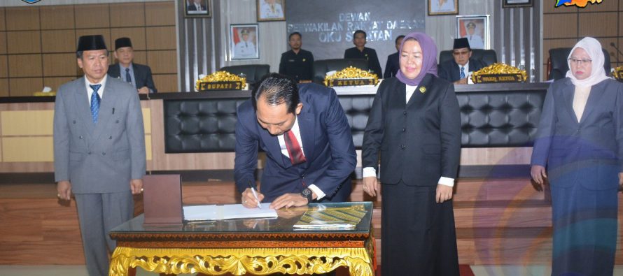 BUPATI OKU SELATAN DAN KETUA DPRD OKU SELATAN TANDATANGANI BERITA ACARA DAN SURAT KEPUTUSAN BERSAMA, SIDANG PARIPURNA DPRD OKU SELATAN RESMI SELESAI
