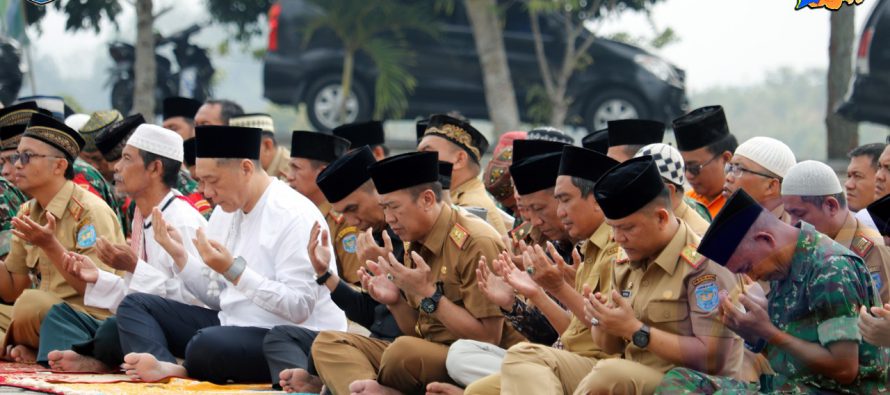 MENGHARAP HUJAN, PEMKAB OKU SELATAN GELAR SHOLAT ISTISQA