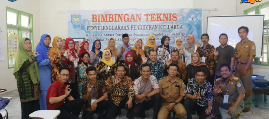 KEPALA BIDANG PAUD DAN PENDIDIKAN NON FORMAL RESMI MENUTUP BIMTEK PENYELENGGARAAN PENDIDIKAN KELUARGA
