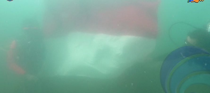 KADIS PARIWISATA OKU SELATAN LEPAS LANGSUNG TIM EKSPEDISI PENYELAMAN DANAU RANAU, EKSPLORASI DANAU SERTA PEGIBARAN BENDERA MERAH PUTIH BAWAH AIR