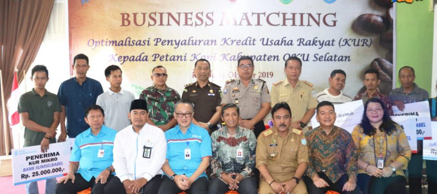 MEWAKILI BUPATI OKU SELATAN, KEPALA DINAS PERTANIAN OKU SELATAN RESMI BUKA BUSINESS MATCHING DALAM RANGKA OPTIMALISASI PENYALURAN KUR KEPADA PETANI KOPI DI KABUPATEN OKU SELATAN