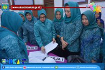 KETUA TP PKK KABUPATEN OKU SELATAN DAMPINGI TIGA TIM PENILAI LOMBA DARI TP PKK PROVINSI SUMSEL