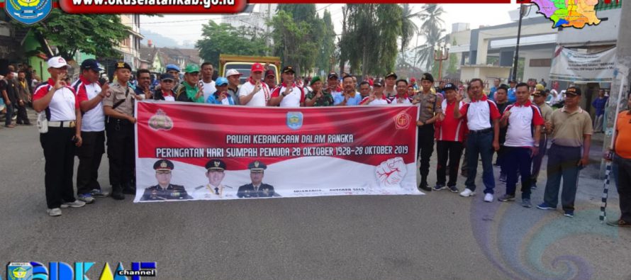 WAKIL BUPATI OKU SELATAN MELEPAS LANGSUNG RATUSAN PESERTA PAWAI KEBANGSAAN DALAM RANGKA PERINGATAN HARI SUMPAH PEMUDA YANG DIGELAR OLEH POLRES OKU SELATAN