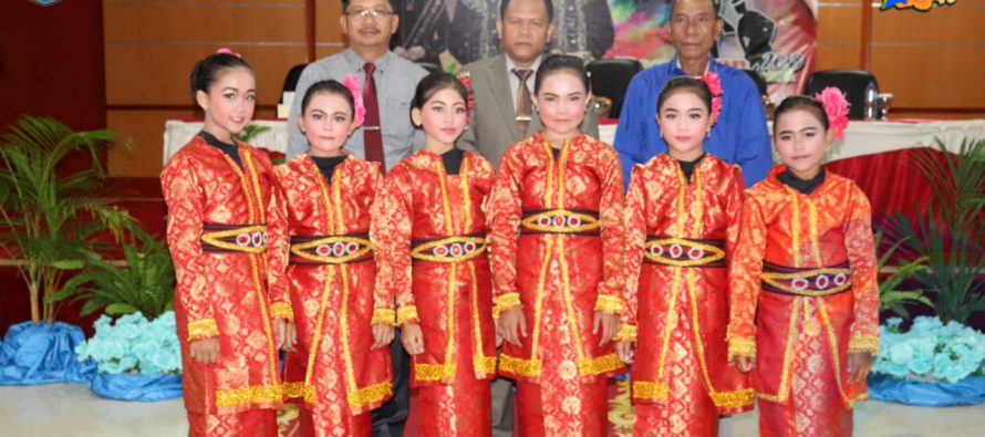 MEWAKILI BUPATI OKU SELATAN ASISTEN I SECARA RESMI BUKA PAGELARAN SENI TARI MELAYU NUSANTARA KAB. OKU SELATAN TAHUN 2019