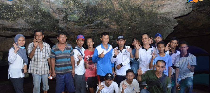 DISKANNAK KABUPATEN OKU SELATAN LAKUKAN PENEBARAN 30.000 BENIH IKAN BAUNG DI SUNGAI WAI KENI DESA SIMPANG SAGA