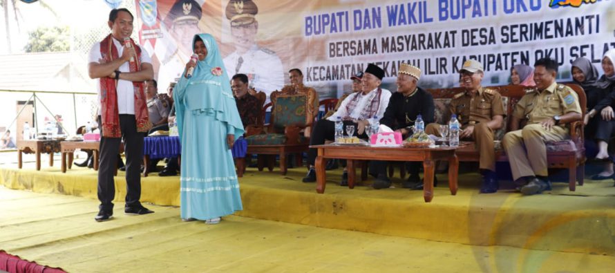 BUPATI DAN WAKIL BUPATI OKU SELATAN TERIMA GELAR DARI PEMANGKU ADAT MEKAKAU ILIR, PADA DIALOG AUDIENSI BERSAMA MASYARAKAT DI DESA SRI MENANTI KECAMATAN MEKAKAU ILIR