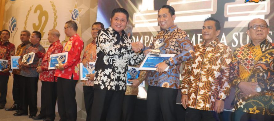 BUPATI OKU SELATAN RAIH PENGHARGAAN “THE BEST LEADER LOCAL WISDOM” PADA AJANG KOMPAS GRAMEDIA AWARD 2019