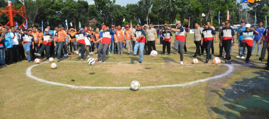 HERMAN DERU HADIRI OPEN CEREMONY KICK OFF TURNAMEN SEPAK BOLA PIALA GUBERNUR U-20 TAHUN 2019 DI LAPANGAN MAPOLRES OKU SELATAN