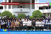 PEMKAB OKU SELATAN GELAR UPACARA PERINGATAN HARI GURU NASIONAL DAN HUT PGRI KE- 74, BUPATI OKU SELATAN SERAHKAN PAKET UMROH GRATIS BAGI GURU BERPRESTASI
