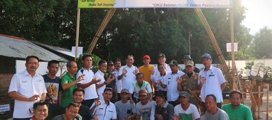 BUPATI DAN WAKIL BUPATI OKU SEKATAN HADIRI PAMERAN BONSAI DI KABUPATEN OKU SELATAN