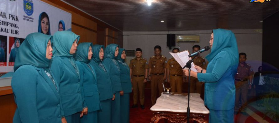 KETUA TP PKK KABUPATEN OKU SELATAN LANTIK 6 KETUA TP PKK KECAMATAN