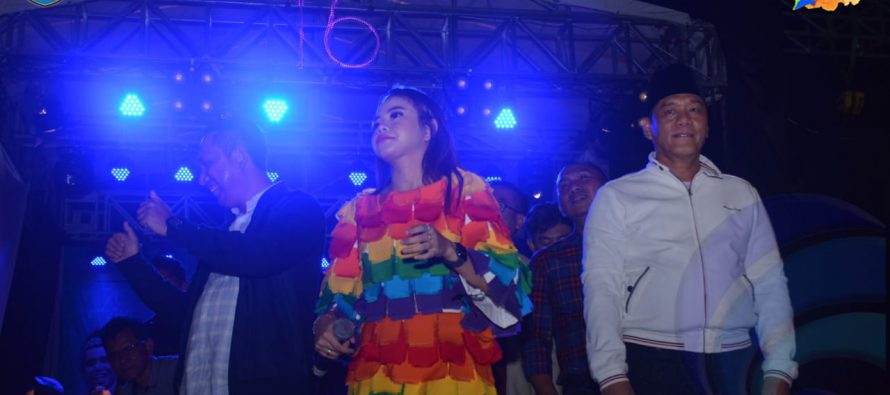 RIBUAN MASYARAKAT SAKSIKAN MALAM HIBURAN RAKYAT DALAM RANGKA HUT KE-16 KABUPATEN OKU SELATAN