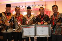 WAKIL BUPATI OKU SELATAN TERIMA PENGHARGAAN DARI KEMENPAN RB, PREDIKAT B KINERJA INSTANSI PEMERINTAH TAHUN 2019