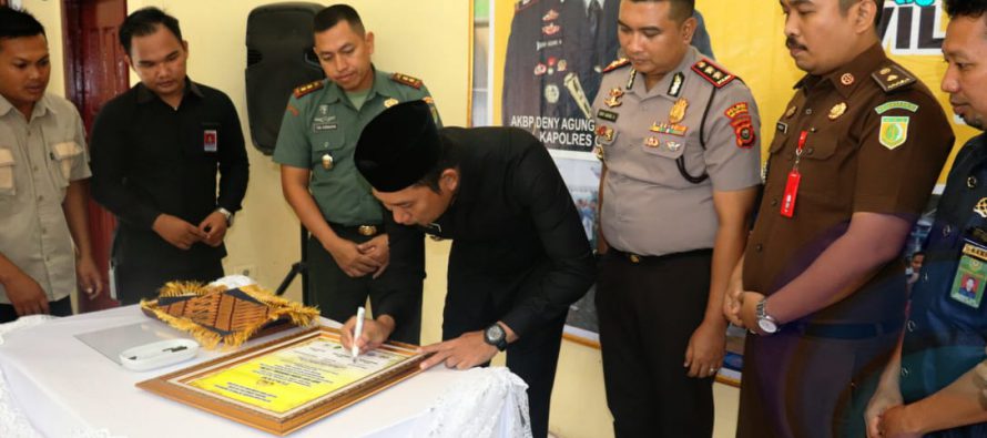 BUPATI OKU SELATAN HADIR DAN TANDA TANGANI DUKUNGAN PENCANANGAN PEMBANGUNAN ZONA INTEGRITAS MENUJU WILAYAH BEBAS KORUPSI DI AULA MAPOLRES OKU SELATAN