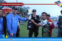 BUPATI  BERSAMA WAKIL BUPATI OKU SELATAN SAKSIKAN LANGSUNG FINAL TURNAMEN SEPAK BOLA PIALA BUPATI DI KECAMATAN SUNGAI ARE