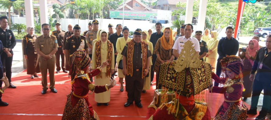 BUPATI OKU SELATAN  SAMBUT LANGSUNG KUNJUNGAN KERJA KEPALA KEJAKSAAN TINGGI SUMATERA SELATAN DALAM RANGKA PERSIAPAN PEMBANGUNAN ZONA INTEGRITAS WBK DAN WBBM DI KEJAKSAAN NEGERI OKU SELATAN