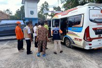DINAS KESEHATAN DIRIKAN POSKO GUGUS TUGAS PERCEPATAN PENANGANAN COVID-19 DENGAN MELAKUKAN PEMERIKSAAN KESEHATAN KEPADA MASYARAKAT DAN PENUMPANG ANGKUTAN UMUM DARI LUAR DAERAH OKU SELATAN