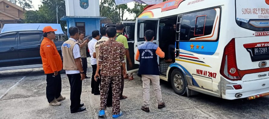 DINAS KESEHATAN DIRIKAN POSKO GUGUS TUGAS PERCEPATAN PENANGANAN COVID-19 DENGAN MELAKUKAN PEMERIKSAAN KESEHATAN KEPADA MASYARAKAT DAN PENUMPANG ANGKUTAN UMUM DARI LUAR DAERAH OKU SELATAN