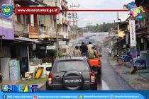 KAPOLRES OKU SELATAN PIMPIN LANGSUNG KEGIATAN PENYEMPROTAN DISINFEKTAN DI WILAYA KOTA MUARADUA DALAM UPAYA PENCEGAHAN DAN MEMINIMALISIR SERANGAN COVID-19