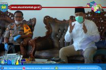 RAPAT KHUSUS GUGUS TUGAS PERCEPATAN PENANGANAN COVID-19 DI WILAYAH KABUPATEN OKU SELATAN, WABUP : PENYEBARAN VIRUS CORONA YANG MASUK DARI LUAR DAERAH  HARUS SELALU DIAWASI SEMAKSIMAL MUNGKIN. GUNA MENJARING PARA PENDATANG, POSKO PENCEGAHAN COVID-19 DI KECAMATAN SIMPANG DIBERLAKUKAN 1 X 24 JAM