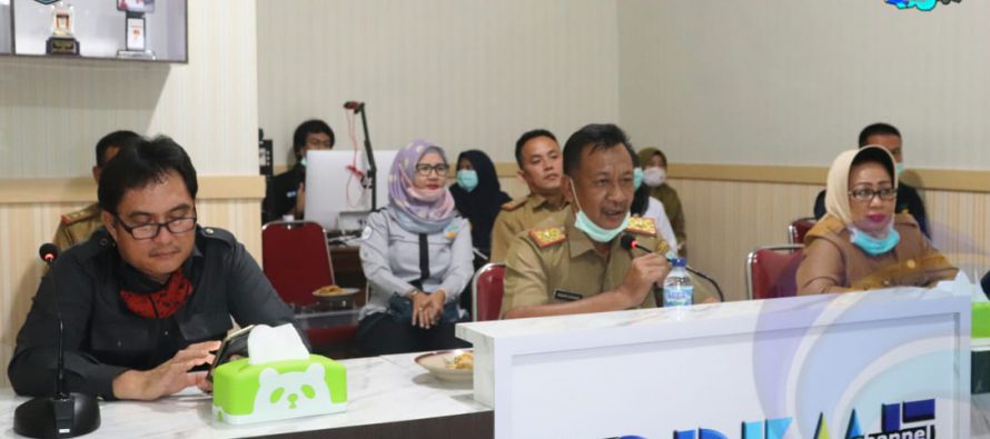 DINAS SOSIAL, BPS DAN DISDUKCAPIL OKU SELATAN IKUT VIDEO CONFERENCE BERSAMA GUBERNUR SUMSEL, BAHAS PERCEPATAN PENGIRIMAN DATA KELUARGA PENERIMA MANFAAT BARU YANG KEMUNGKINAN MENGALAMI KENAIKAN (DAMPAK EKONOMI DARI COVID-19)