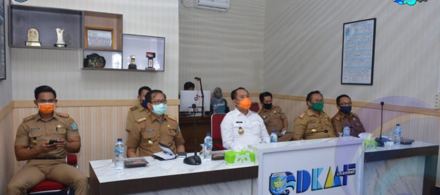 BUPATI OKU SELATAN IKUTI VIDEO CONFERENCE BERSAMA KEMENDAGRI DAN ENAM MENTERI LAINNYA TERKAIT LANGKAH ANTISIPASI KEBUTUHAN DAERAH BIDANG PERINDUSTRIAN, PERDAGANGAN, DAN PANGAN DALAM PENCEGAHAN PENYEBARAN   DAN PERCEPATAN PENANGANAN COVID-19