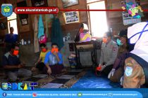 PEMERINTAH KABUPATEN OKU SELATAN MELALUI SEKRETARIAT GUGUS  TUGAS PERCEPATAN PENANGANAN COVID-19 MELAKUKAN KUNJUNGAN DAN PEMERIKSAAN KESEHATAN SERTA PEMBAGIA MASKER DAN VITAMIN TERHADAP ODP DI KECAMATAN BUAY PEMACA