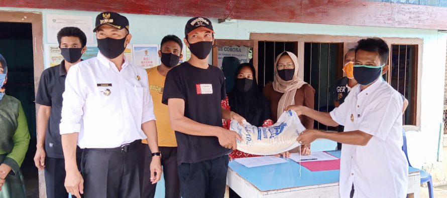 PENDISTRIBUSIAN JARING PENGAMAN SOSIAL DAMPAK COVID-19 OLEH PEMKAB OKU SELATAN UNTUK WILAYAH DI KECAMATAN BUAY RUNJUNG, KISAM ILIR DAN MUARADUA KISAM