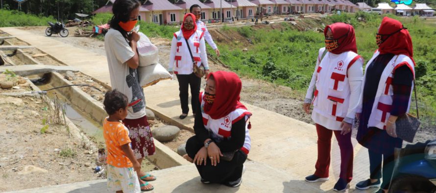 PALANG MERAH INDONESIA (PMI) KABUPATEN OKU SELATAN MEMBERIKAN BENTUK PERHATIAN TERHADAP MASYARAKAT YANG TERKENA DAMPAK EKONOMI DARI COVID-19  DENGAN MENGGELAR KEGIATAN PEMBAGIAN SEMBAKO KEPADA MASYARAKAT DIWILAYAH MUARADUA DAN SEKITARNYA