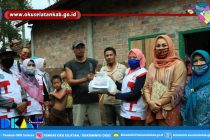 KETUA PMI OKU SELATAN TURUN LANGSUNG BAGIKAN PAKET BANTUAN KEPADA WARGA KECAMATAN MUARADUA YANG TERDAMPAK BANJIR