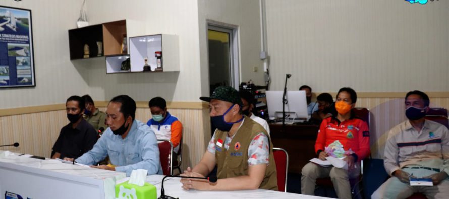 BUPATI OKU SELATAN LAPORKAN KONDISI DAN SITUASI BANJIR DAN TANAH LONGSOR KEPADA GUBERNUR SUMSEL MELALUI VIDEO CONFERENCE