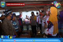 PALANG MERAH INDONESIA (PMI) KABUPATEN OKU SELATAN MEMBERIKAN BENTUK PERHATIAN TERHADAP MASYARAKAT YANG TERKENA DAMPAK  BENCANA TANAH LONGSOR DI DESA GUNUNG GARE KECAMATAN MUARADUA KISAM