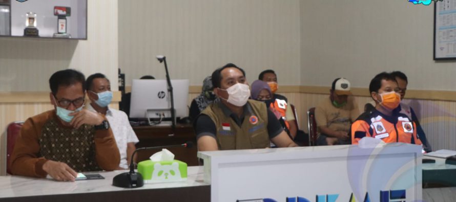 BUPATI OKU SELATAN IKUTI RAKOR MELALUI VIDEO CONFERENCE BERSAMA KEPALA GUGUS TUGAS PERCEPATAN PENCEGAHAN COVID-19 TINGKAT NASIONAL, GUBERNUR SE-INDONESIA, DAN 124 BUPATI/WALIKOTA YANG WILAYAHNYA BELUM ADA KASUS POSITIF COVID-19