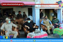 GUBERNUR SUMATERA SELATAN KUNJUNGI MASYARAKAT YANG TERKENA DAMPAK BENCANA BANJIR DI KABUPATEN OKU SELATAN