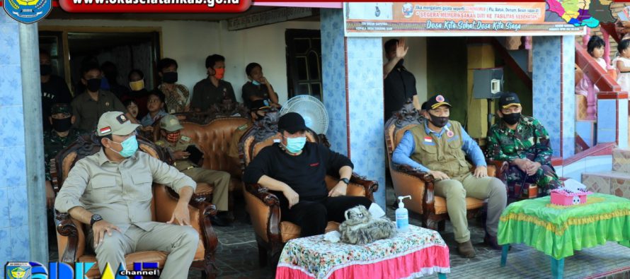 GUBERNUR SUMATERA SELATAN KUNJUNGI MASYARAKAT YANG TERKENA DAMPAK BENCANA BANJIR DI KABUPATEN OKU SELATAN