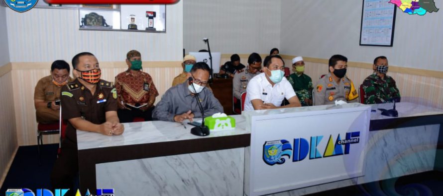 GUBERNUR SUMATERA SELATAN MENGHIMBAU KEPADA SELURUH MASYARAKAT SUMATERA SELATAN UNTUK TIDAK MELAKUKAN SHALAT IDUL FITRI 1441 H DIMASJID MAUPUN DILAPANGAN INI SALAH SATU UPAYA PEMERINTAH MEMUTUS MATA RANTAI PENYEBARAN COVID-19 DIWILAYAH SUM-SEL.