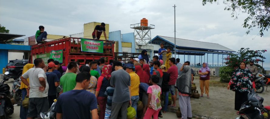 ATASI KELANGKAAN GAS LPG, TPID KABUPATEN OKU SELATAN GELAR OPERASI PASAR GAS LPG 3KG